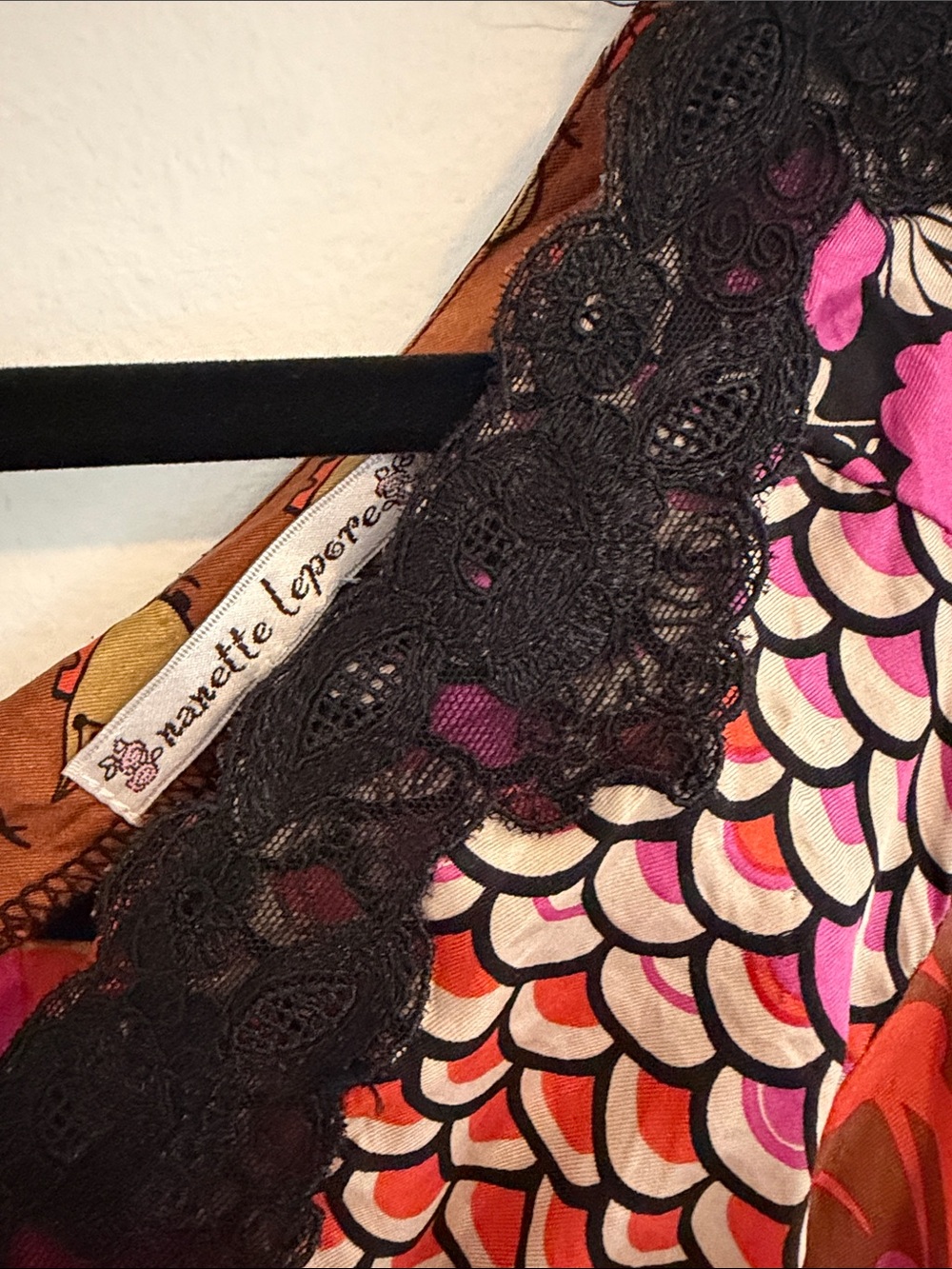 Nanette Lepore Patchwork V-Neck Blouse in Pink & Brown w Black Trim Y2K - Flaw - Picture 7 of 16